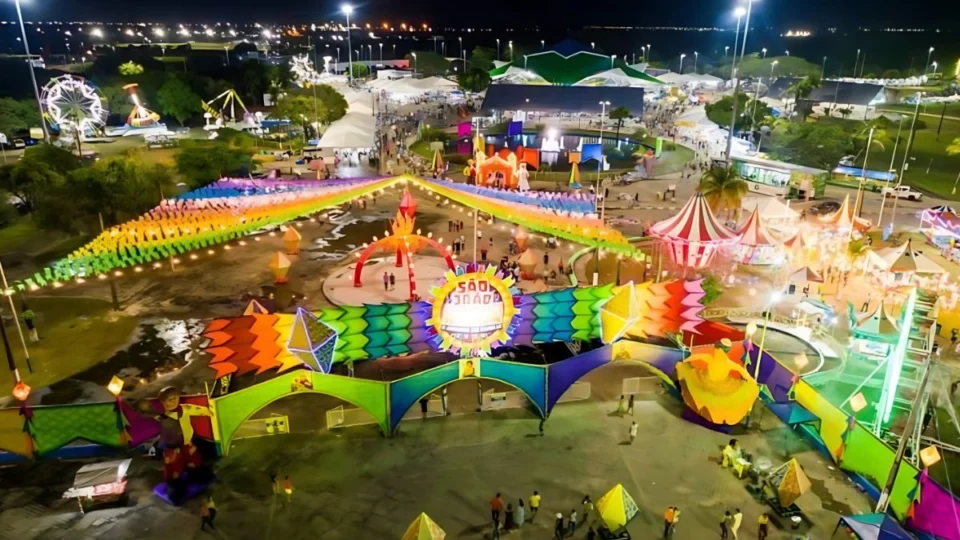 Artistas locais denunciam desorganização e cancelamentos durante segunda noite do São João no Parque Anauá