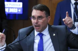 Flávio Bolsonaro ‘foge’ para a Europa durante operação contra ex-presidente Jair Bolsonaro