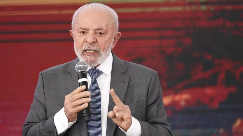 Lula reage ao tarifaço de Trump e promete retaliação com base na Lei da Reciprocidade; Congresso apoia medidas
