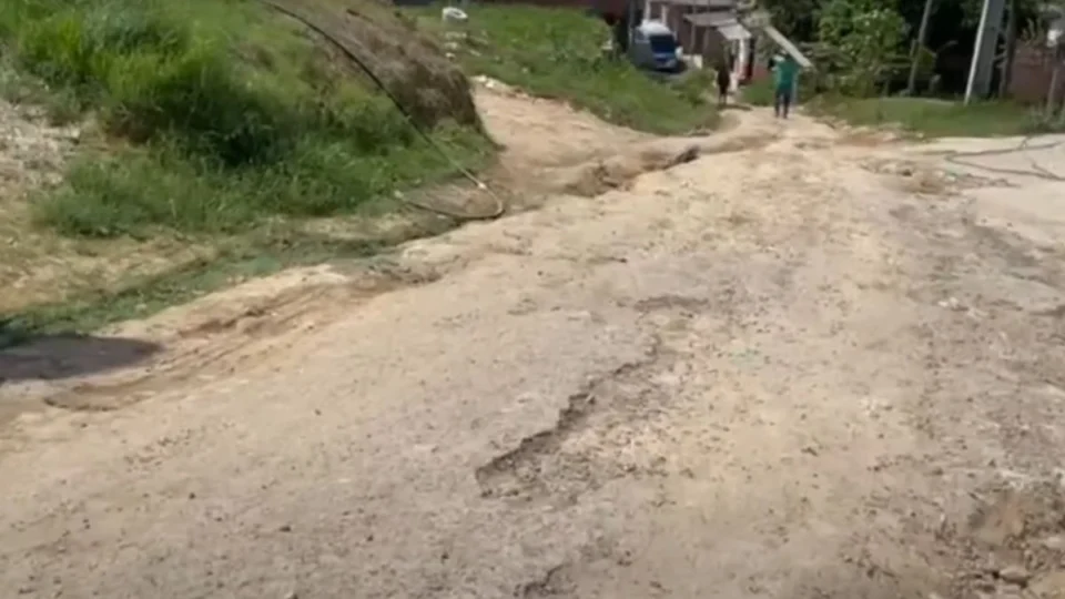 Moradores do Lago Azul cobram conclusão de asfaltamento em ruas da comunidade Rei Davi em Manaus
