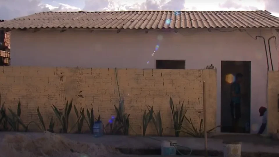 Irmãos que viviam em situação de vulnerabilidade ganham reforma de casa em Manaus