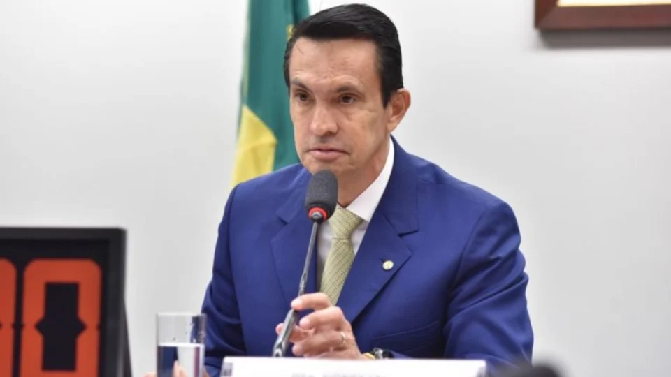 Sidney Leite se posiciona contra impeachment de Lula e faz defesa da democracia: ‘tem que cumprir decisões judiciais’