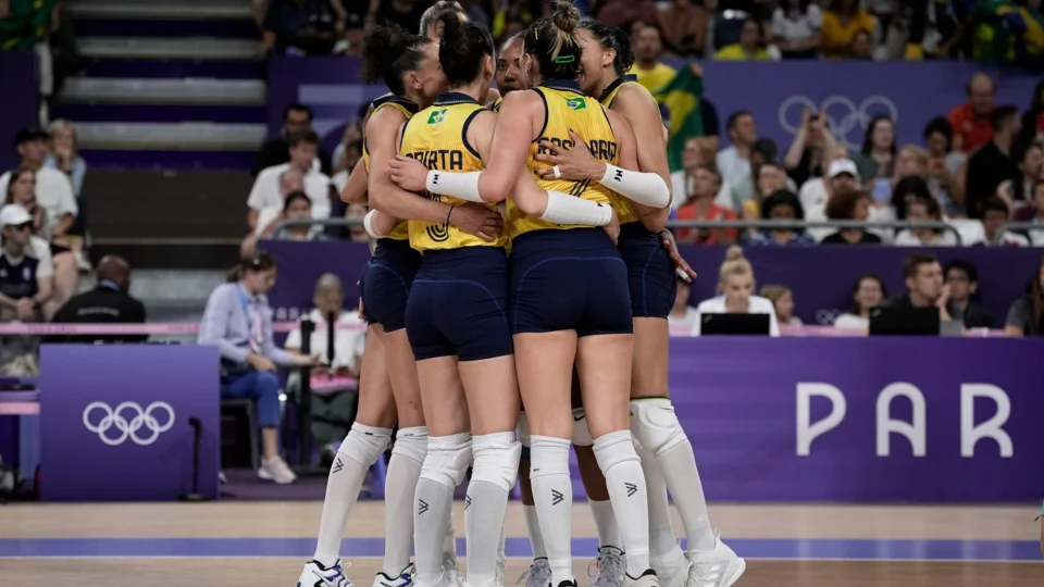 Brasil vence Japão no tie-break e avança à final da Liga das Nações de Vôlei 2025