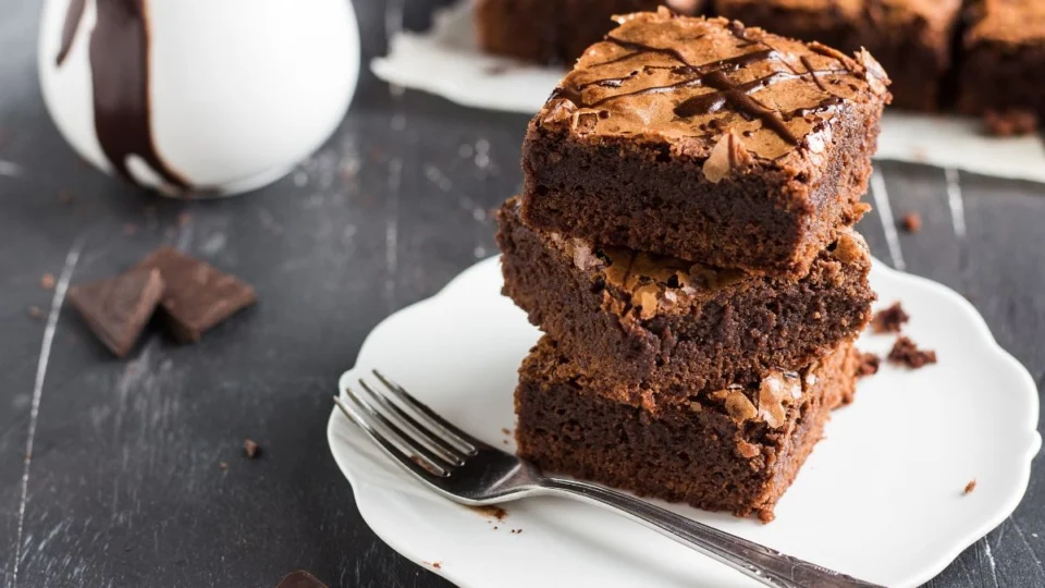 Como fazer brownie de chocolate simples e perfeito