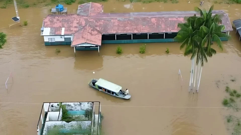 Cheia dos rios atinge mais de 500 mil pessoas no Amazonas; 40 municípios em emergência