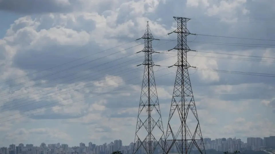 Governo corre para conter alta na conta de luz após derrotas no Congresso; entenda nova MP