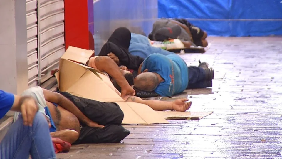 ‘Cracolândia no Centro’: população em situação de rua cresce e desafia políticas públicas em Manaus