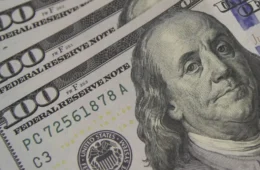 Dólar recua com aumento da tensão entre EUA e Europa após ameaça de tarifas ligadas à Groenlândia