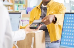 Drogarias no Amazonas estão sob a suspeita de vender dados de quem informa CPF nas compras