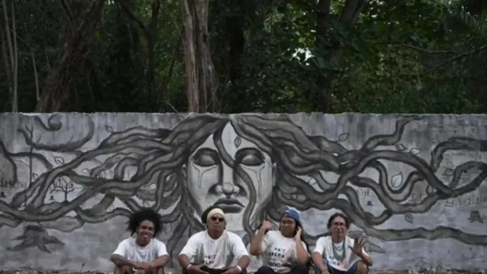 Festival Paredes Vivas transforma cinzas de queimadas em murais de arte urbana em Manaus