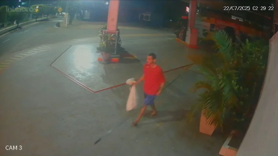 VÍDEO: dois homens são presos por furto de medidor de gasolina em Manacapuru