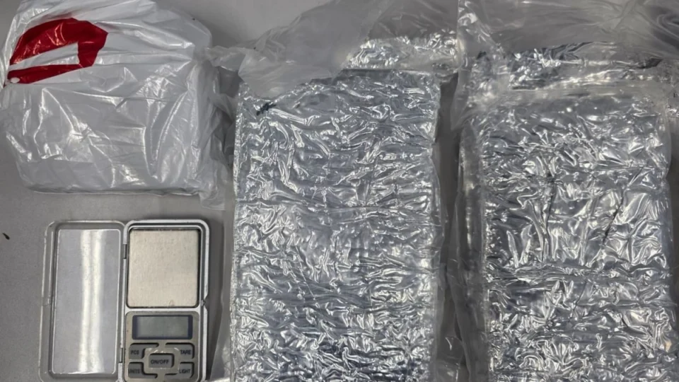 Homem é preso por tráfico de drogas no Alvorada; mototaxistas eram usados para entregar maconha em Manaus