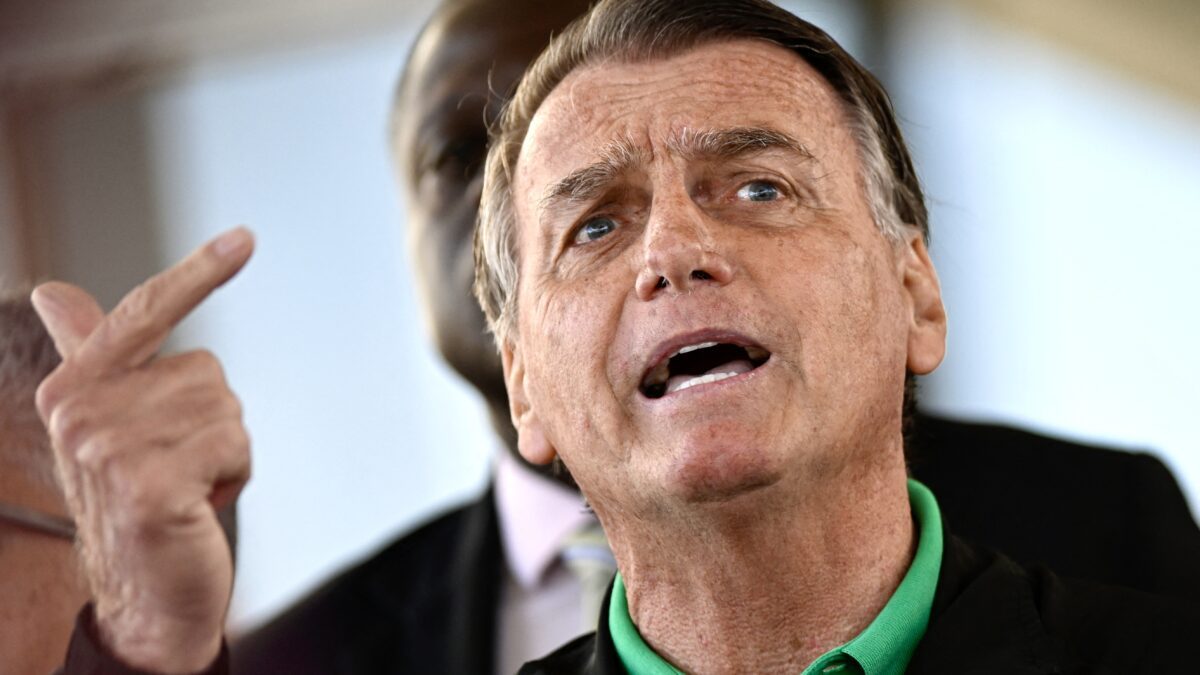 Operação da PF mira em Jair Bolsonaro e indicam possibilidade de tornozeleira eletrônica - Foto: MATEUS BONOMI / AFP