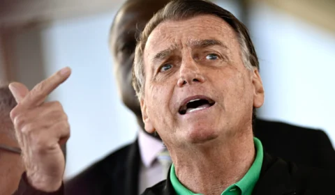 Jair Bolsonaro é alvo de operação da PF e poderá usar tornozeleira eletrônica