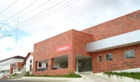 Bebê sofre queimaduras graves durante banho em maternidade