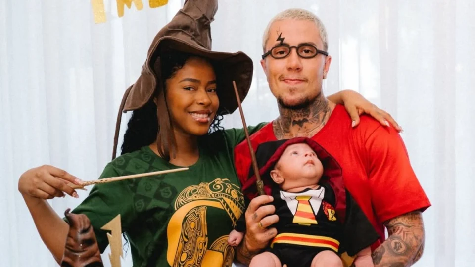 Separação à vista? MC Daniel aparece sem Lorena em viagem com o filho