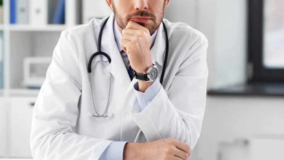 Médico é condenado a 19 anos por abusar sexualmente de pacientes em Manaus