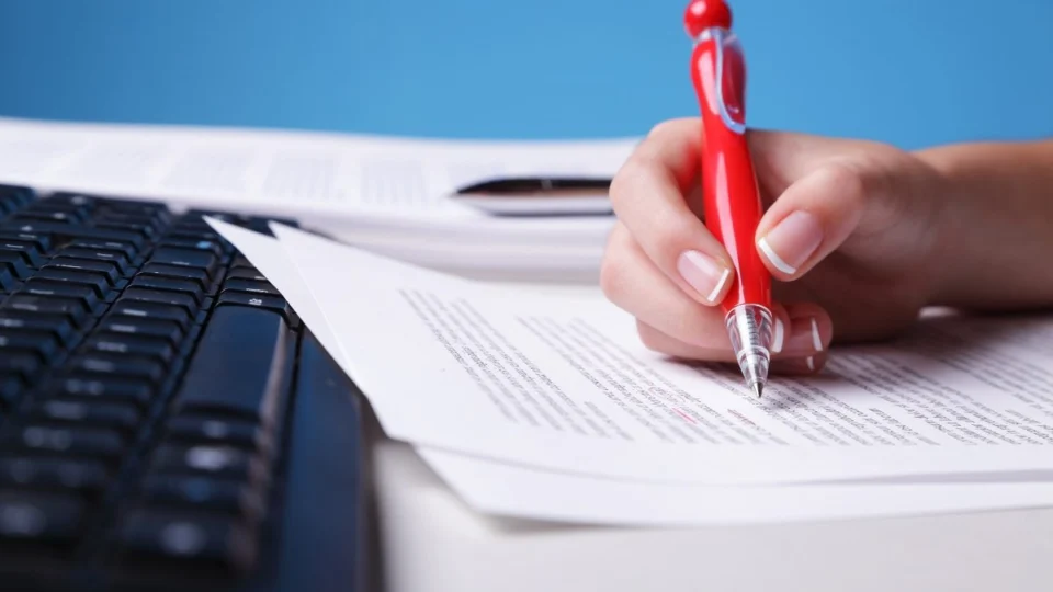 Monte Negro (RO) abre processo seletivo com salários de até R$ 3,4 mil; veja edital e como se inscrever