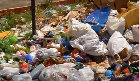 Moradores denunciam abandono na coleta de lixo na rua Comandante Lacerda, bairro Jorge Teixeira, em Manaus