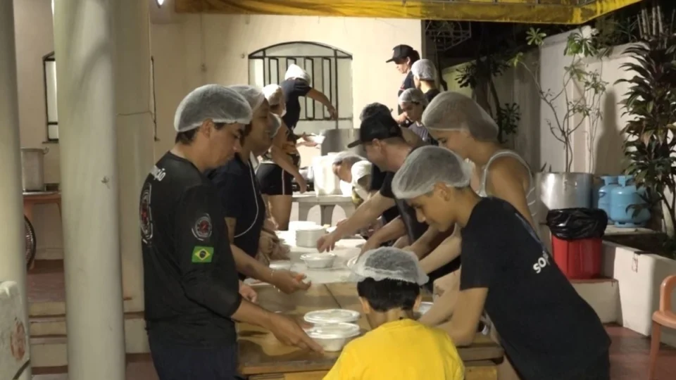 Projeto Sopaterapia completa 9 anos levando sopa e dignidade a pessoas em situação de rua em Manaus