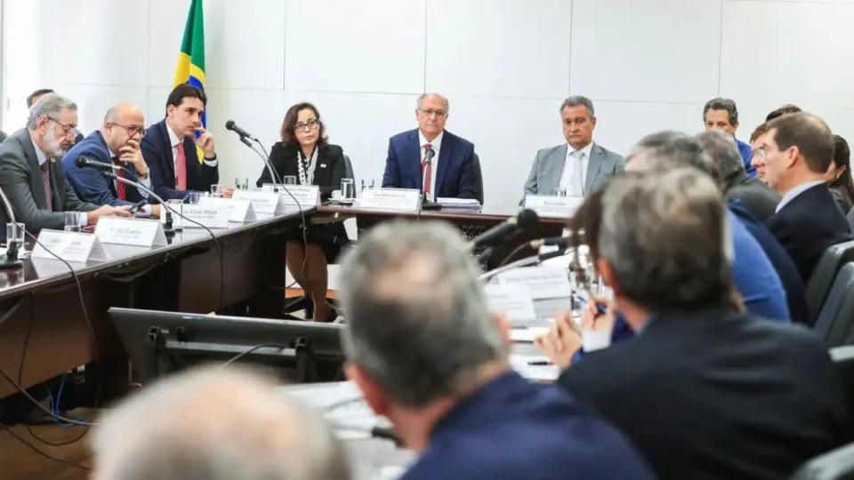 Governo avalia estender negociações após tarifa de 50% dos EUA sobre exportações brasileiras