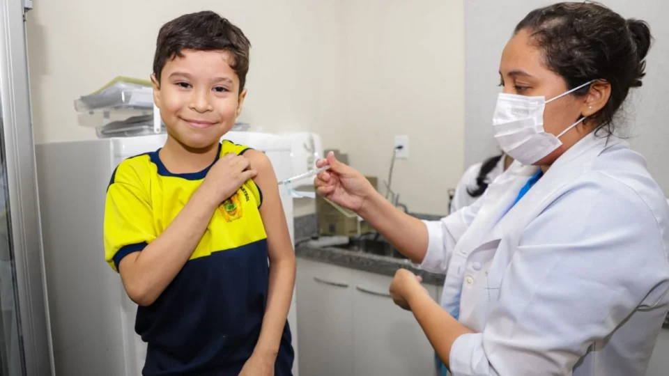 Crianças de 5 a 11 anos podem tomar vacina da Pfizer a partir de quarta em Manaus; confira os locais