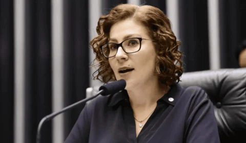 Após prisão, Carla Zambelli depõe na Itália nesta sexta-feira (1º)