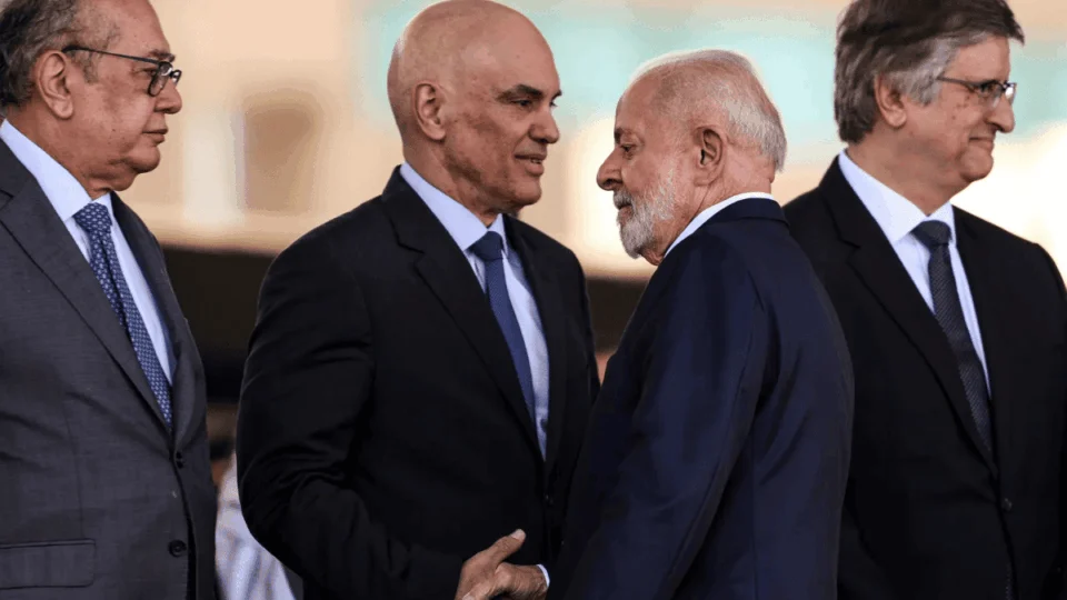 Lula articula apoio ao STF em jantar com ministros da Corte