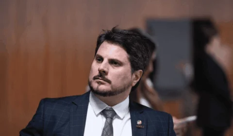 O que diz a defesa do senador Marcos do Val após ação da PF autorizada pelo STF