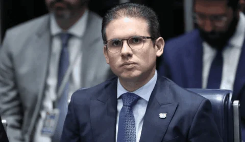 Motta convoca reunião de líderes após protesto na Câmara; oposição exige encontro sem governistas