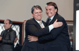 Bolsonaro recebe Tarcísio em encontro autorizado pelo STF nesta quinta-feira (29)