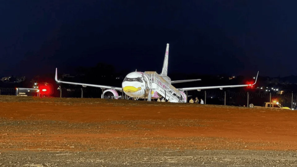 Voo da Azul desvia rota e faz pouso em Brasília após ameaça de bomba; PF descarta explosivo