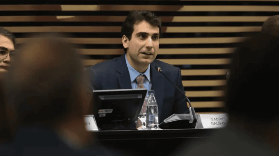 Galípolo vê oportunidade para economia brasileira em tarifaço dos EUA