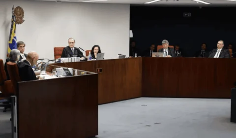 Moraes pede que Zanin marque julgamento de Bolsonaro e aliados por tentativa de golpe