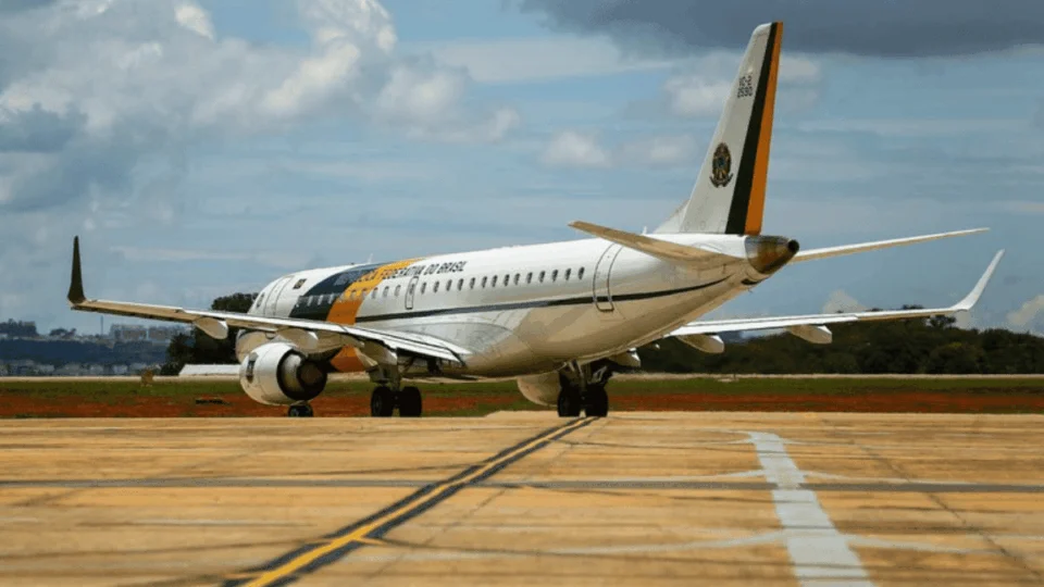 Avião da FAB com Alckmin sofre problema e é substituído