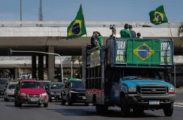 Carreata em Brasília reúne bolsonaristas com apoio do desembargador Sebastião Coelho
