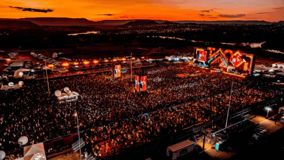Show de Henrique & Juliano lota estádio em Palmas (TO) com o projeto ‘Em Casa’