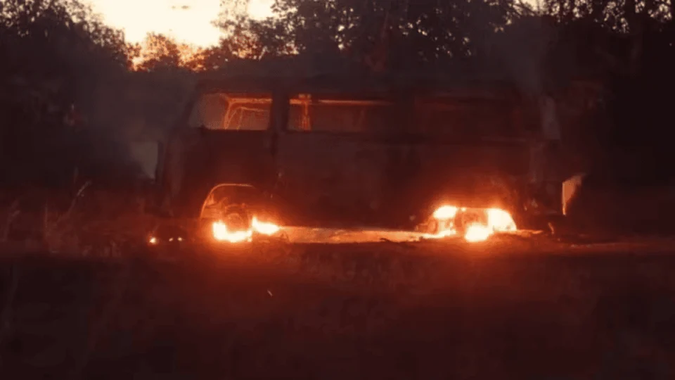 Crianças escapam ilesas de Kombi escolar em chamas em Formoso do Araguaia (TO)