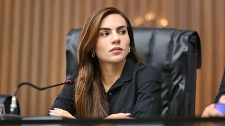 Deputada Débora Menezes destaca combate à adultização infantil e projetos no Amazonas para proteção da infância