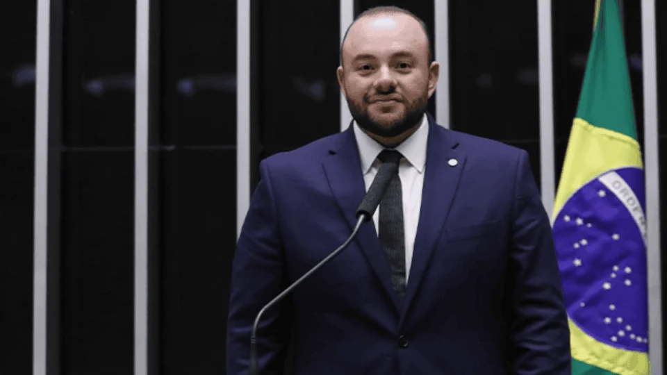Deputado Fausto Jr. fala sobre embates com Omar Aziz na CPI da Saúde: ‘defendi a saúde com isenção’