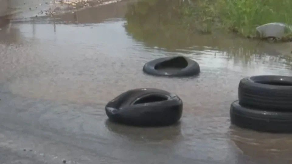 DENÚNCIA: Buraco próximo a escola preocupa moradores e causa acidentes