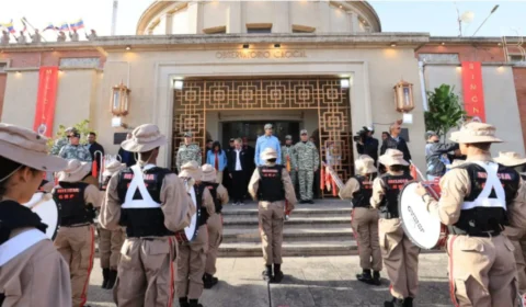 Maduro convoca alistamento em meio a tensão com os EUA e liberta presos políticos