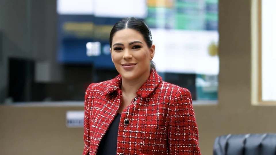 Deputada Mayra Dias conta como projetos sociais no interior motivaram sua carreira política