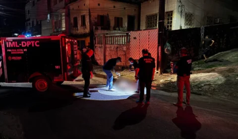 Suspeito de assalto é morto após ser linchado por moradores em Manaus; comparsa foi espancado