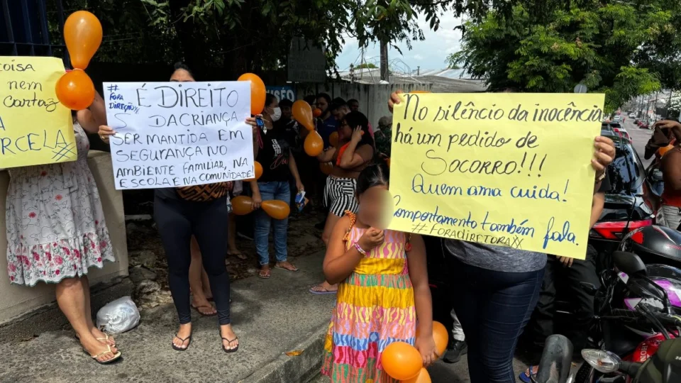 Pais pedem afastamento de diretora por omitir assédio de zelador contra aluna em escola de Manaus