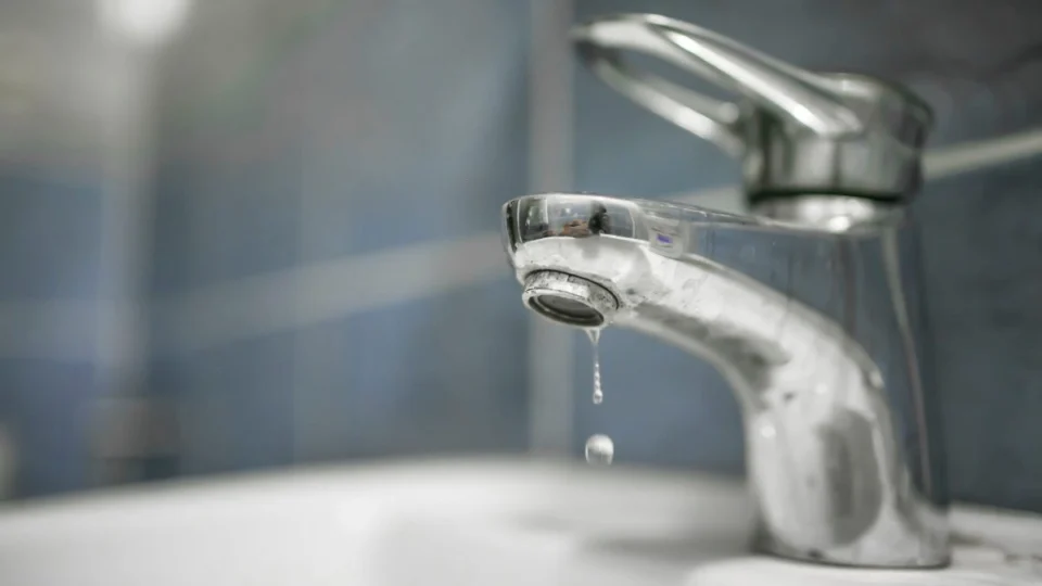 Bairros em Manaus ficam sem água por conta de ‘apagão’; veja lista de afetados