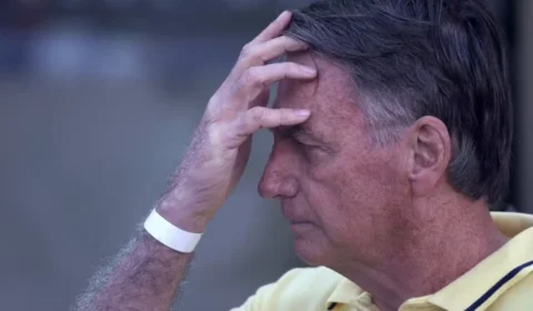 Bolsonaro pode ter vigilância reforçada pela PF após alerta de risco de fuga, diz PGR