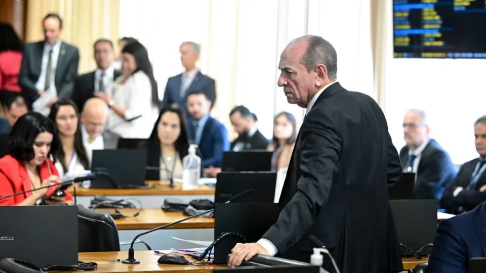 Senado aprova emenda que garante voto impresso auditável nas eleições; entenda