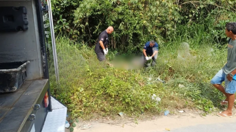 Corpo é encontrado em área de mata com sinais de agressão em Manaus; polícia investiga possível ‘acerto de contas’