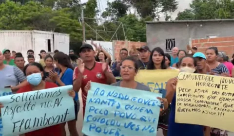 ‘Ninguém veio ajudar’: comunidade sofre com fumaça tóxica após incêndio em fábrica de Manaus; veja vídeo